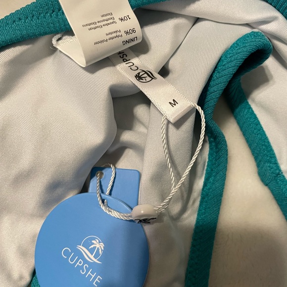 Brand new with tags!! I’m not able to return it. Doesn’t fit my new mom bod 😭 - Picture 2 of 2